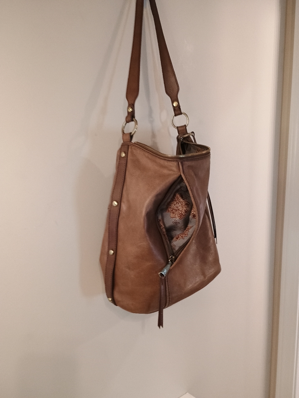 Hobo Brand Classic Tan Leather Boho Shoulder Bag - Picture 8 of 10